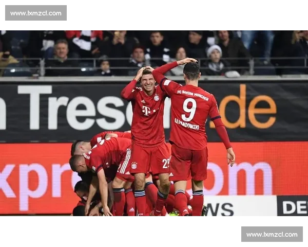 拜仁慕尼黑与法兰克福激战正酣 德甲经典对决引爆足球激情